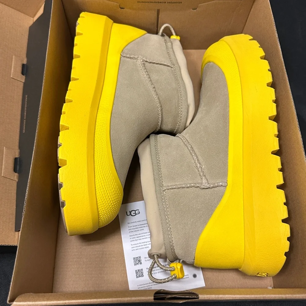 UGG Classic Ultra Mini Weather Hybrid Men Size 8‎
